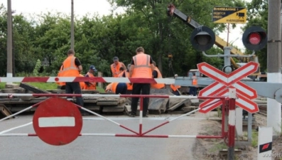 Часть железнодорожных переездов будут закрывать на ночь