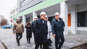 Губернатор Игорь Артамонов посетил строящийся хирургический корпус детской больницы