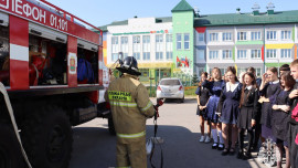 Урок безопасности: школьников села Большой Хомутец научили действиям при пожаре