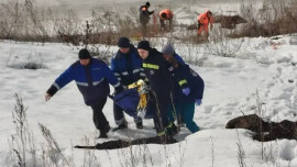  В Ельце спасатели вытащили провалившегося под лёд Быстрой Сосны мужчину