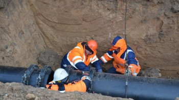 На 16 улицах Липецка отключили воду из-за утечки на магистральном трубопроводе на улице Папина 