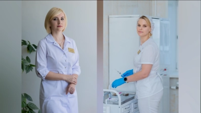 На фото: персонал первого офтальмологического отделения ЛОКЦ – оперирующий врач-офтальмолог Смольянинова Анна, старшая медицинская сестра Харченко Ирина