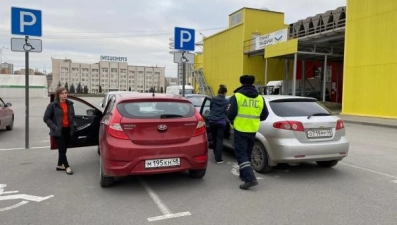 Сотрудники ГИБДД провели рейд по парковкам для лиц с ОВЗ