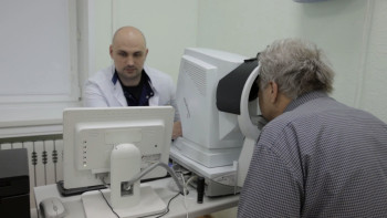 В Липецкой области операции на глаза проводят с помощью оборудования с ИИ
