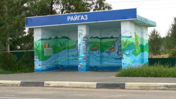 Сёстры-художницы преображают остановочные павильоны в Добровском округе