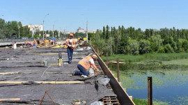 На Петровском мосту забетонировали один из пролетов путепровода