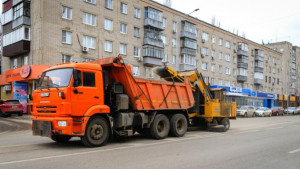 Впервые после зимы на уборку липецких улиц вышли два универсальных комплекса "Бродвей"