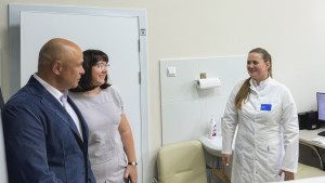 Игорь Артамонов пообщался с молодыми врачами Долгоруковской больницы Липецкой области