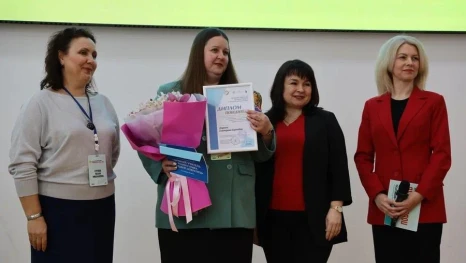 За звание лучшего учителя родного языка на Всероссийском этапе поборется воспитатель из Липецкой области 