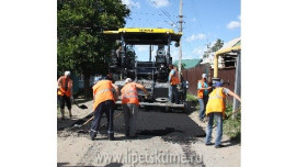 Новый асфальтоукладчик работает на дорогах Липецка