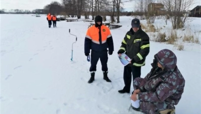 Спасатели предупреждают липчан: весенний лёд на реке уже непрочен