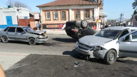 Трехлетняя девочка пострадала в тройном ДТП в Ельце