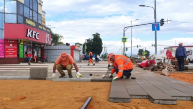 На площади Заводской завершается укладка верхнего слоя асфальта