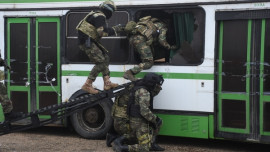 Спецназ «Титан» отработал штурм автобуса с заложниками