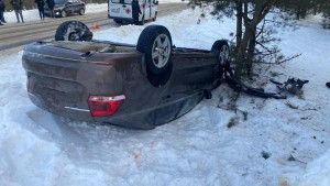 Автомобиль перевернулся в Задонском районе, пострадали два человека 