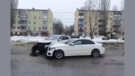 «Мерседес» столкнулся с «Киа» на улице Терешковой в Липецке