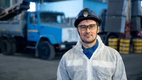 Лучший автослесарь НЛМК меняет тормозные колодки на грузовике за 4 минуты