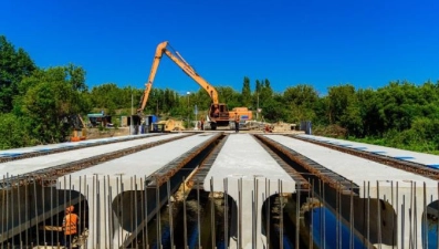 В Липецкой области продолжается ремонт моста через реку Дрязгавка