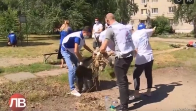  Волонтеры провели субботник на улице Левобережная (видео)