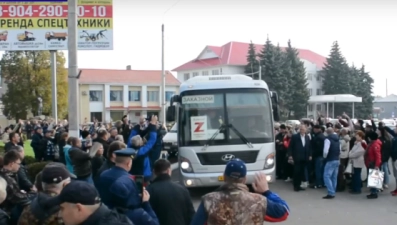 Мобилизованные жители Липецкой области отправляются на боевое слаживание под аплодисменты