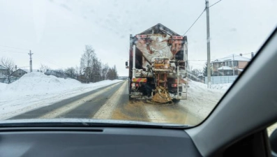 Коммунальные службы работают на городских улицах круглосуточно 