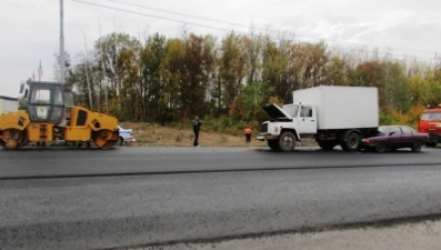 В Липецком районе грузовик наехал на дорожный каток