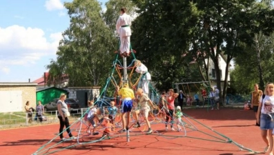 На День города лебедянцам подарили детскую площадку