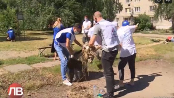  Волонтеры провели субботник на улице Левобережная (видео)