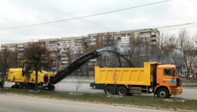 На улице Водопьянова началось фрезерование асфальта