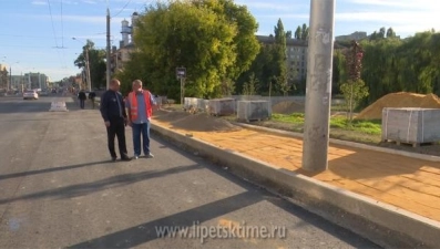 Современное асфальтовое полотно укладывают на Театральной площади