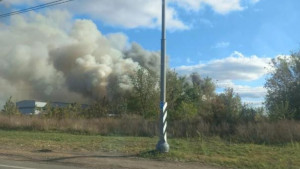 У складского помещения в Липецке из-за пожара обрушилась кровля 