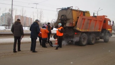 Текущий ремонт дорог в Липецке продолжается