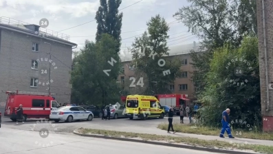 В Липецке на улице Адмирала Макарова горит дом