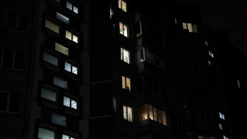 Жители липецкой многоэтажки две недели живут без лифта