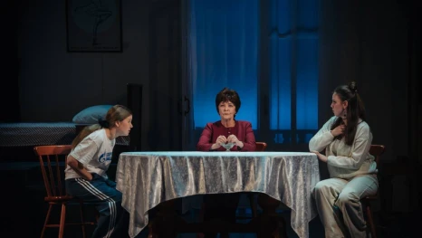 В Ельце представили премьеру спектакля «Фиолетовые облака» с юбилейным акцентом