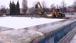 В Липецке начался демонтаж фонтана у «Звездного» (видео)