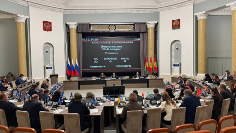 В Липецкой области на 50% увеличили премии жителям, награждённым почётными знаками «Слава матери» и «За верность отцовскому долгу»