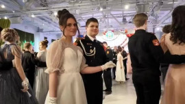 Липецкие кадеты покорили зал изящным вальсом на юбилейном балу