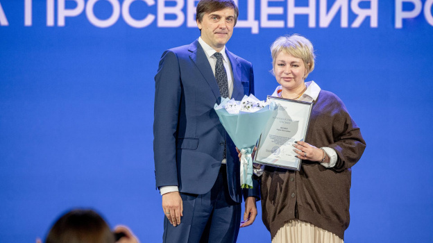 Липецкий советник директора по воспитанию получила награду Министерства просвещения