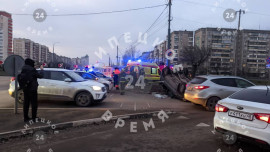 В Липецке на оживлённом кольце перевернулась Нива Шевроле 