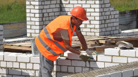 Первый многоквартирный дом для аграриев строят в Тербунах