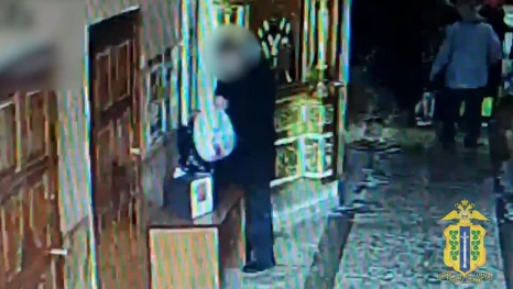 В Липецке мужчина украл телефон в кафедральном соборе