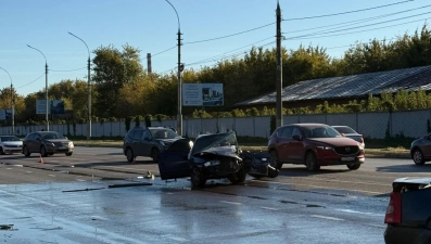 4 автомобиля столкнулись на улице Студеновской в Липецке