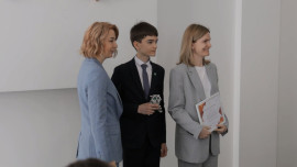 Победителей школьных олимпиад наградили в правительстве Липецкой области