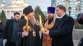 Благодатный огонь доставлен в Рождество-Богородицкий мужской монастырь ранним утром 26 апреля