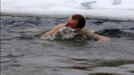 Липчане проплывут в холодной воде и позанимаются йогой на снегу