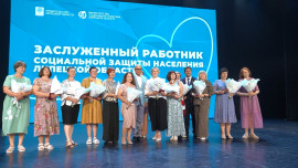 Игорь Артамонов принял участие в церемонии награждения лучших соцработников региона