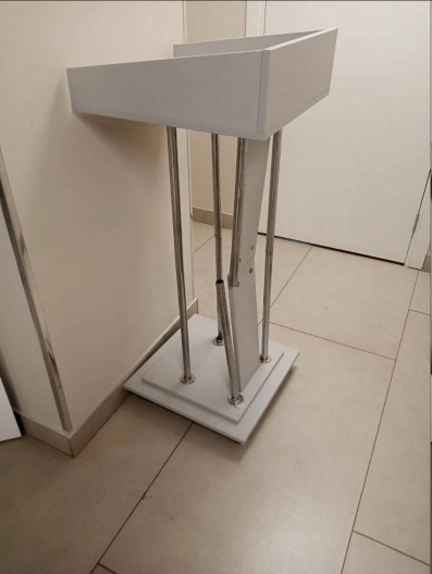 Сломанная стойка. Фото – УМВД России по Липецкой области