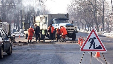 На выполнение дорожных работ в регионе задействовано 100 бригад