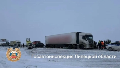 Массовое ДТП на трассе М-4 «Дон» в Елецком округе затруднило движение грузовиков